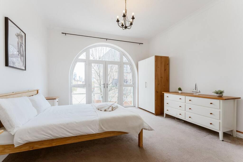 Spacious Ensuite Room Near Top Tourist Attractions Лондон Екстериор снимка