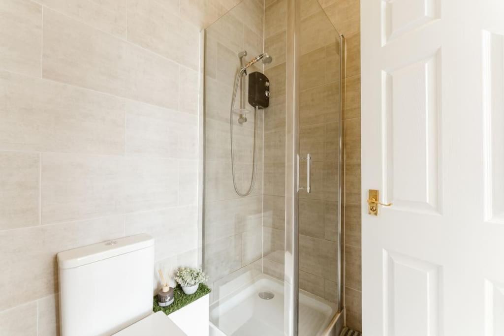 Spacious Ensuite Room Near Top Tourist Attractions Лондон Екстериор снимка
