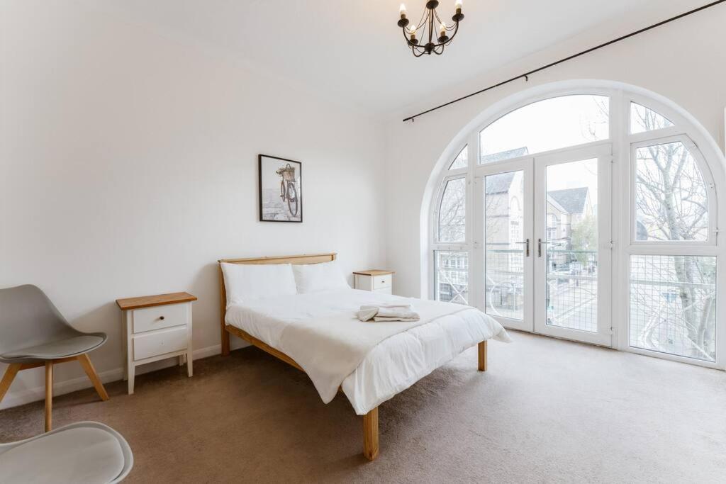 Spacious Ensuite Room Near Top Tourist Attractions Лондон Екстериор снимка